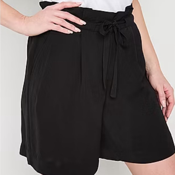 Liz Claiborne Pants - Liz Claiborne Black Women's Shorts Size 18 NWT